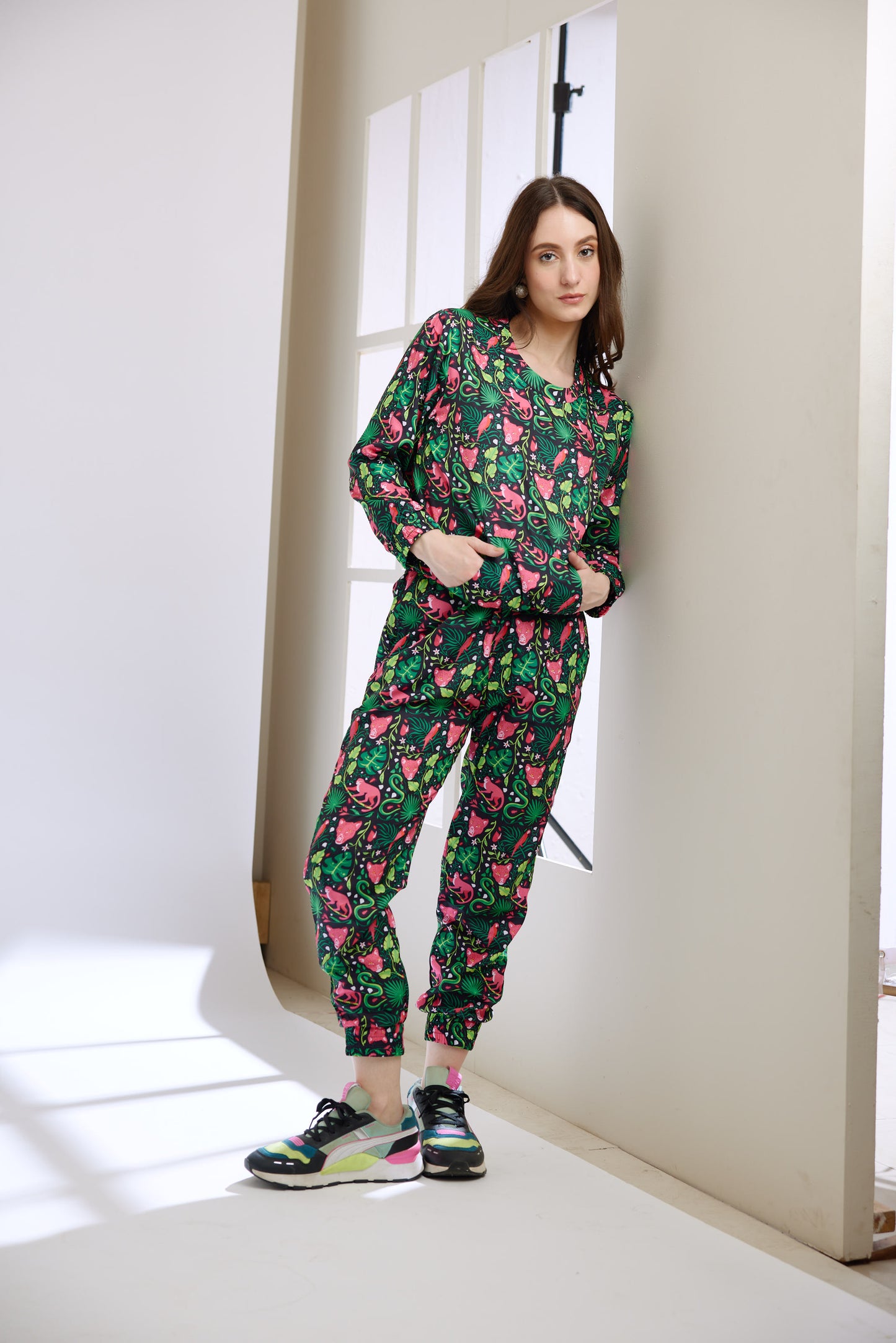 Animal Whisperer Sweatshirt & Jogger SET (Women)