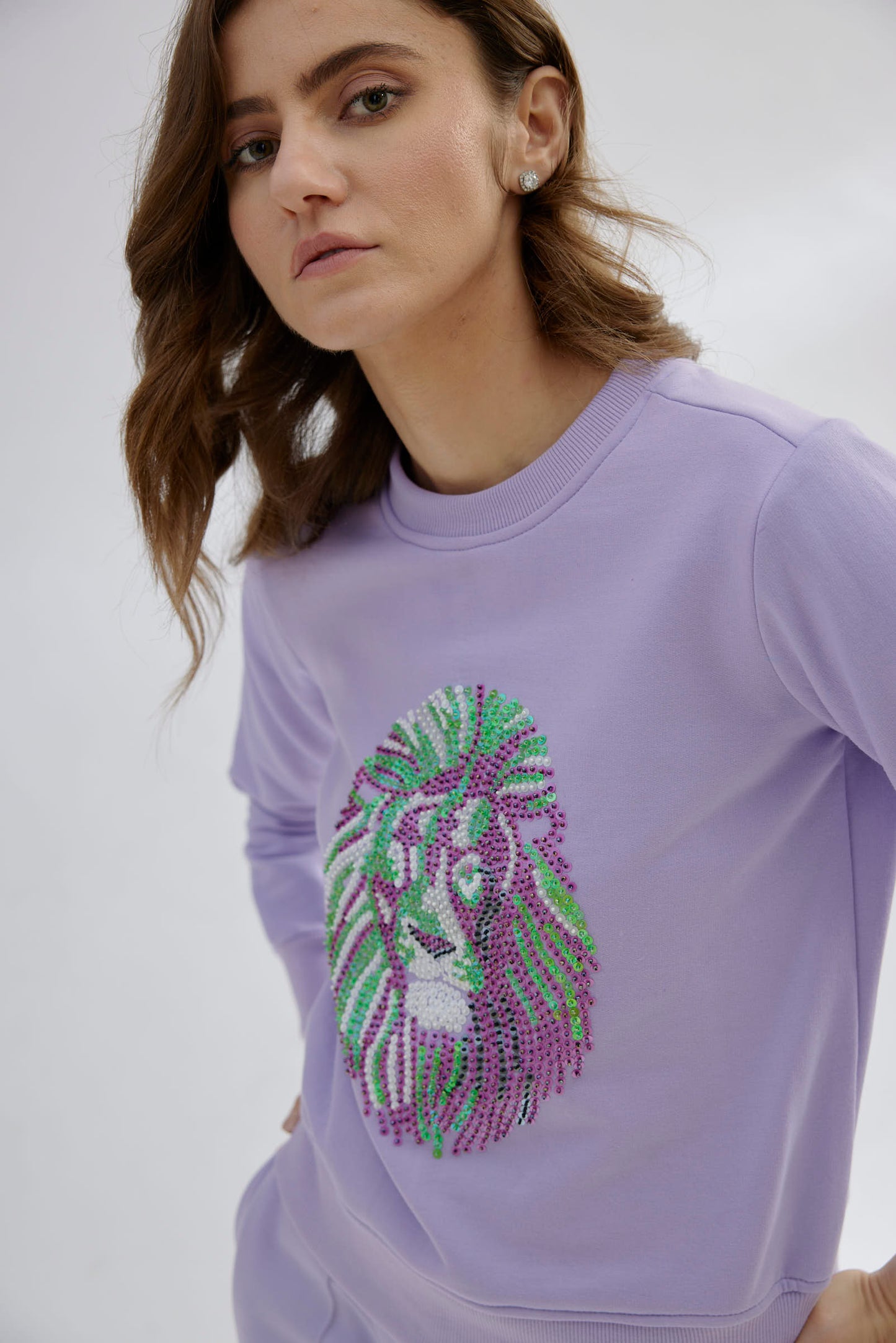 The Sparkling Lioness SWEATSHIRT (Women) (Lilac) | MAIN CHARACTER